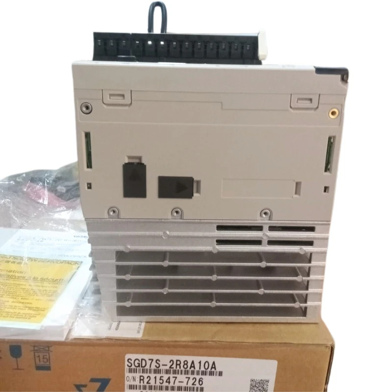 새 Yaskawa SGD7S-2R8A10A 서보 드라이브