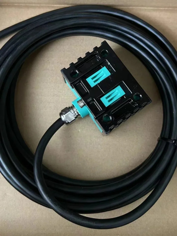 INY360D-F99-2I2E2-5M P F 틸트 각도 센서 신