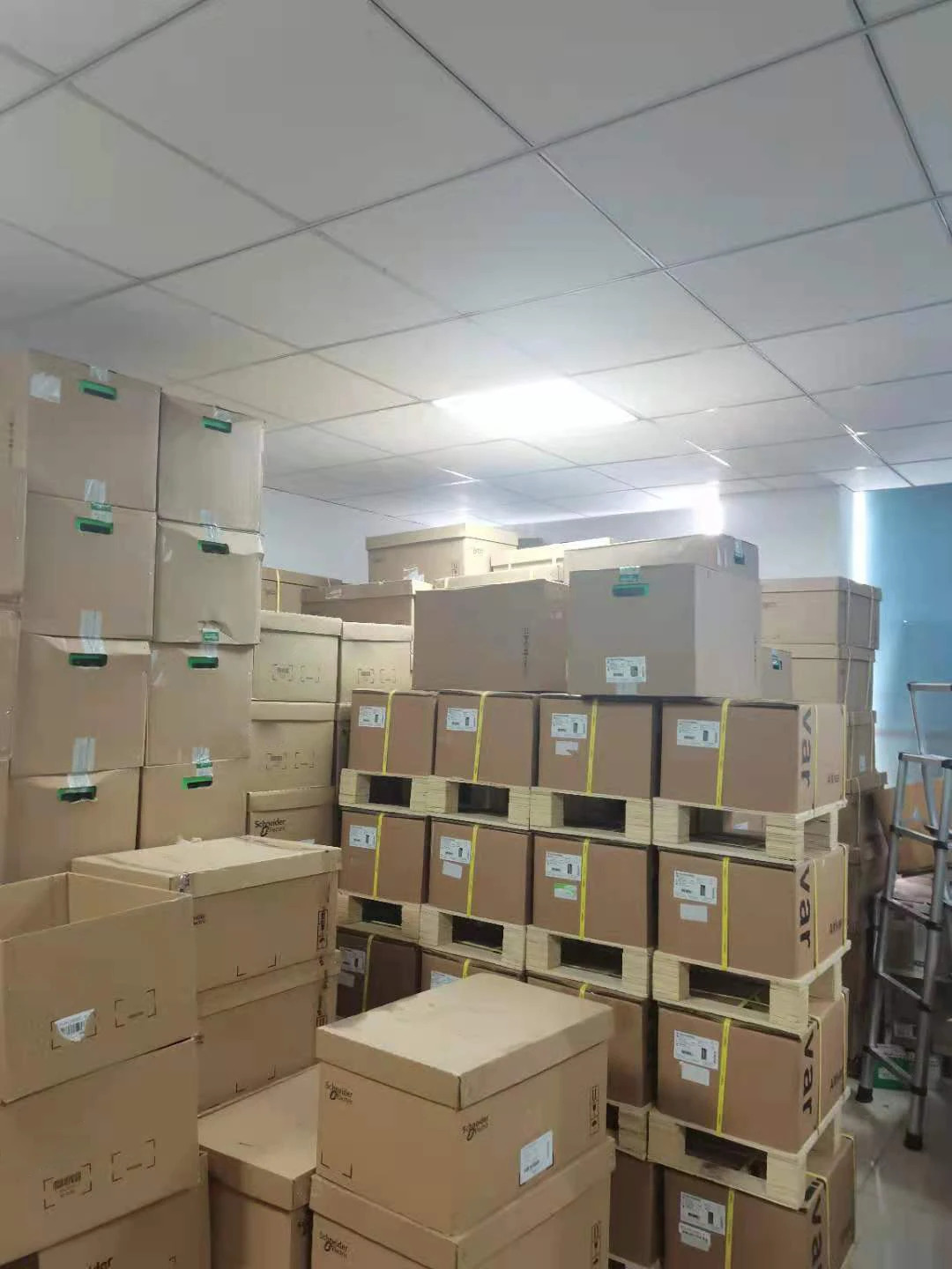 골드 TM241CE40R PLC 컨트롤러 모듈 오리지널 포장