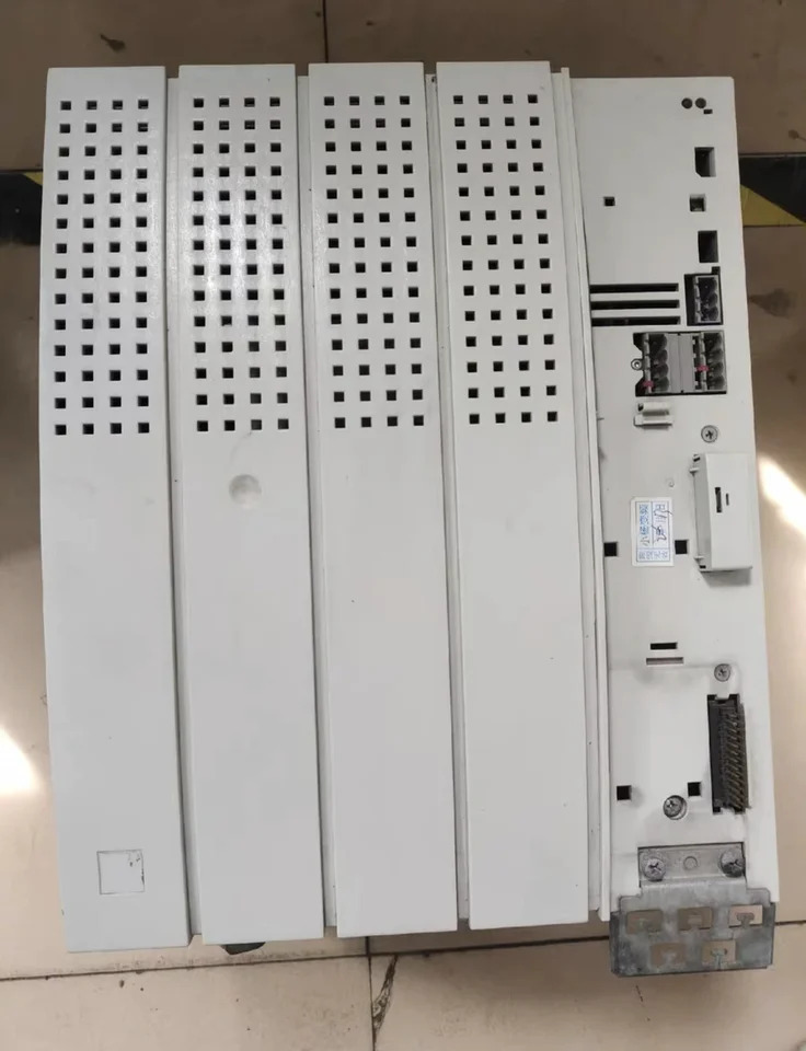 리퍼 인버터 완료 E82EV303k4b201 30KW