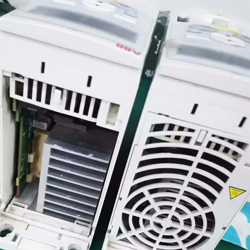 전부품 ACS150-03E-01A2-4 제어 처리 인버터 3상 AC
