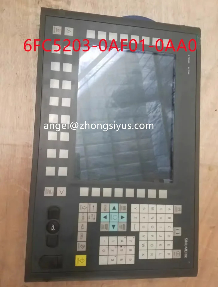 6FC5203-0AF01-0AA0  SINUMERIK OPERATOR PANEL FRONT OP 010 C 10.4 in good condition Functional norma