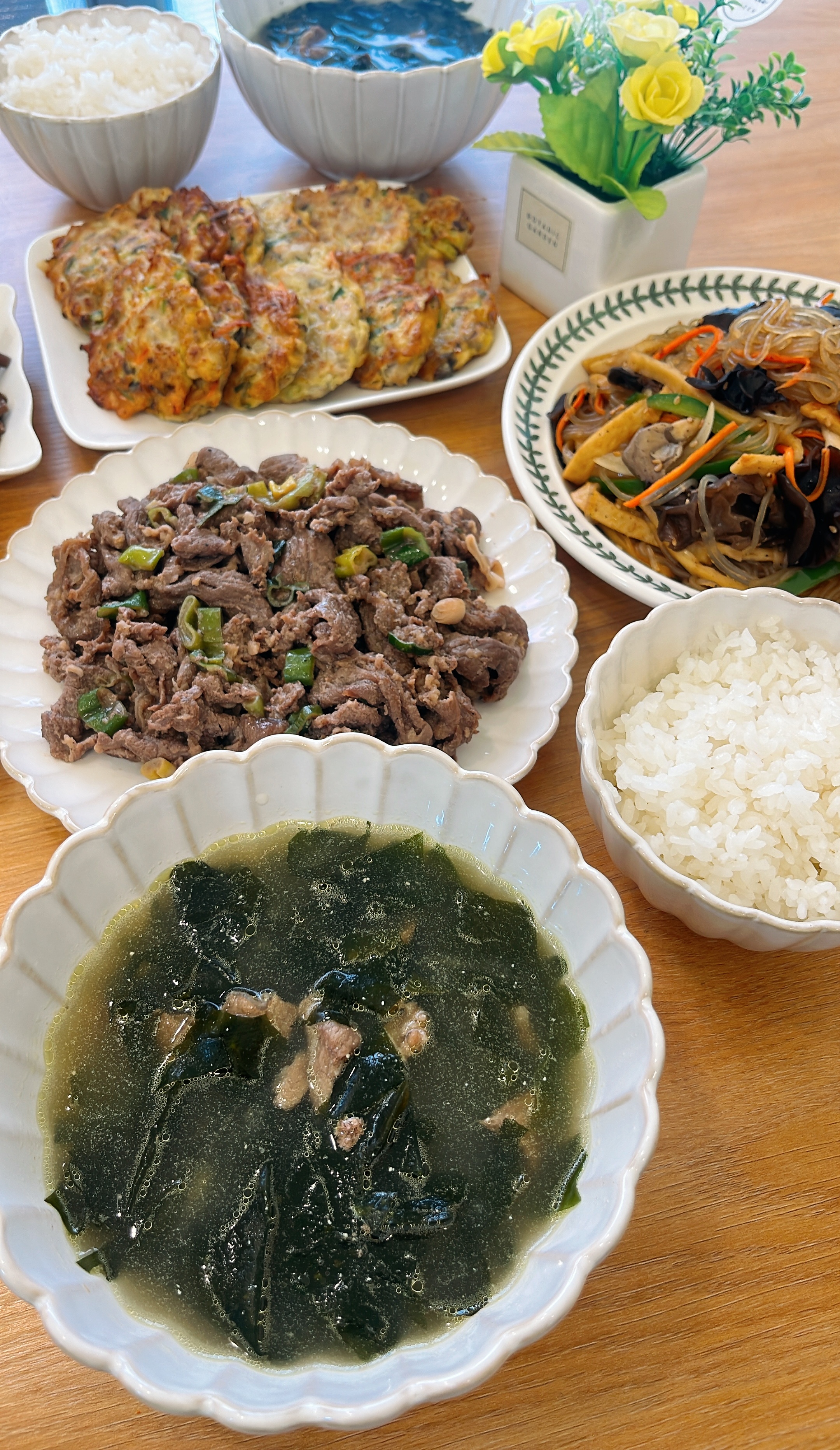 연이집밥 생일상차림 메뉴 생일상 세트 3인분 미역국 잡채 소불고기 밀키트 부모님 남편 아내 상품 이미지