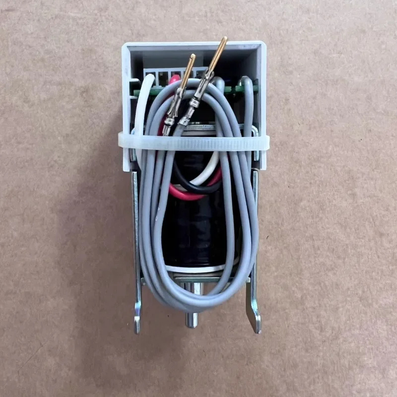 IZM-UVR230AC 208/240VAC 프레임 회로차단기 저전압 코일