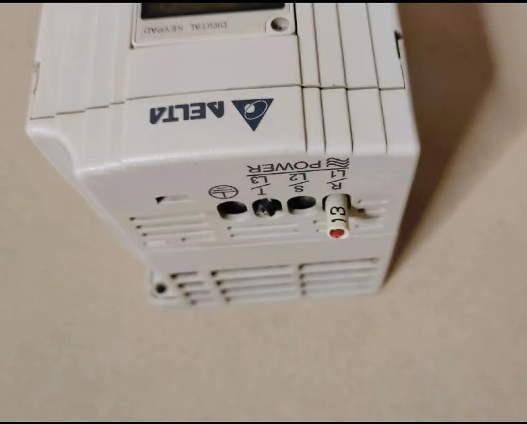 VFD004M21A 사인버터 0.4kW 230V 1/3PHASE 리퍼 기능 OK
