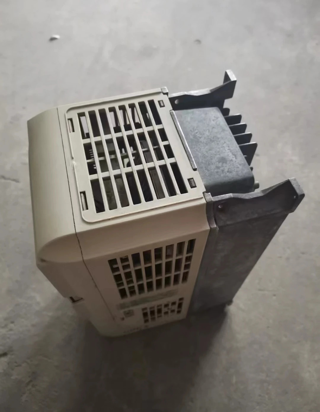 CIMR-F7B43P7 F7 시리즈 인버터 400V-3.7kW 기능 작동 OK 리퍼