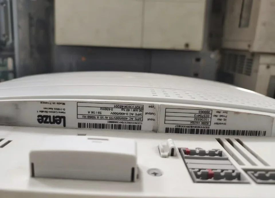 리퍼 인버터 완료 E82EV303k4b201 30KW