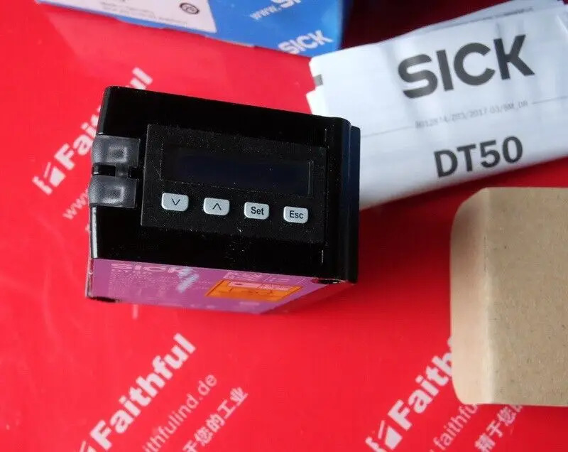 SICK DT50-P1123 중거리 센서 1047118