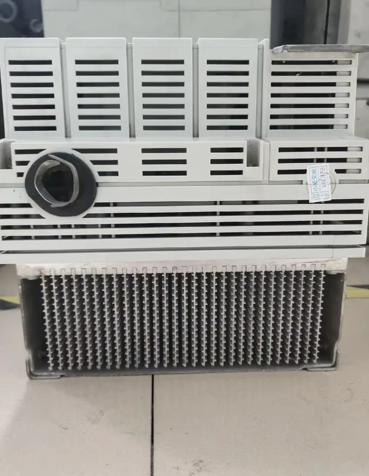 리퍼 인버터 완료 E82EV303k4b201 30KW