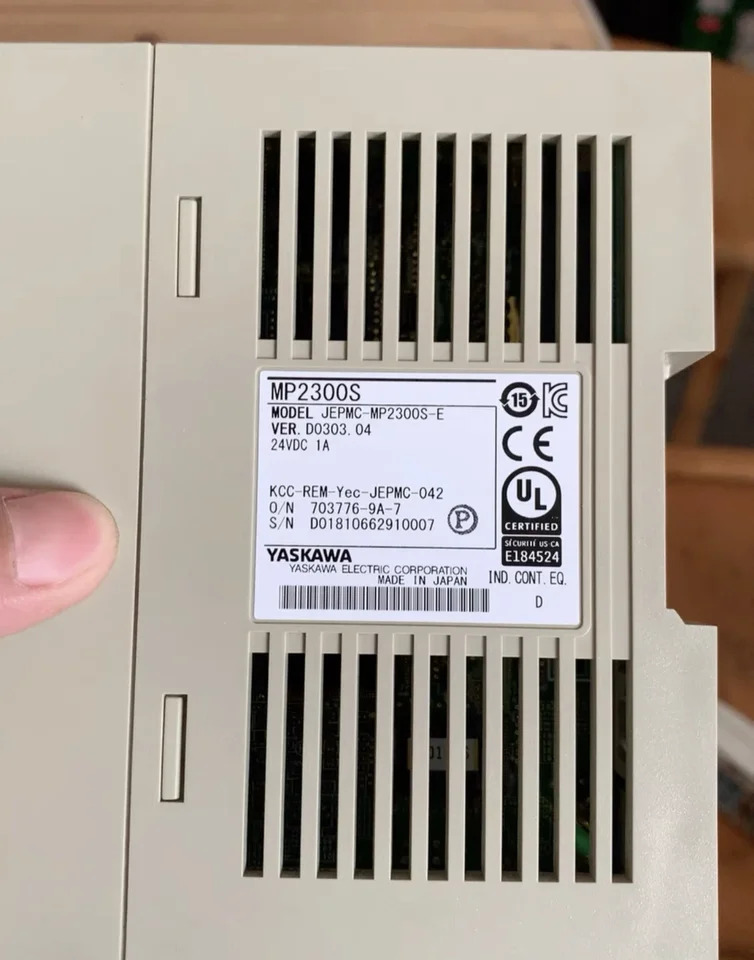 Used JEPMC-MP2300S-E motion ler