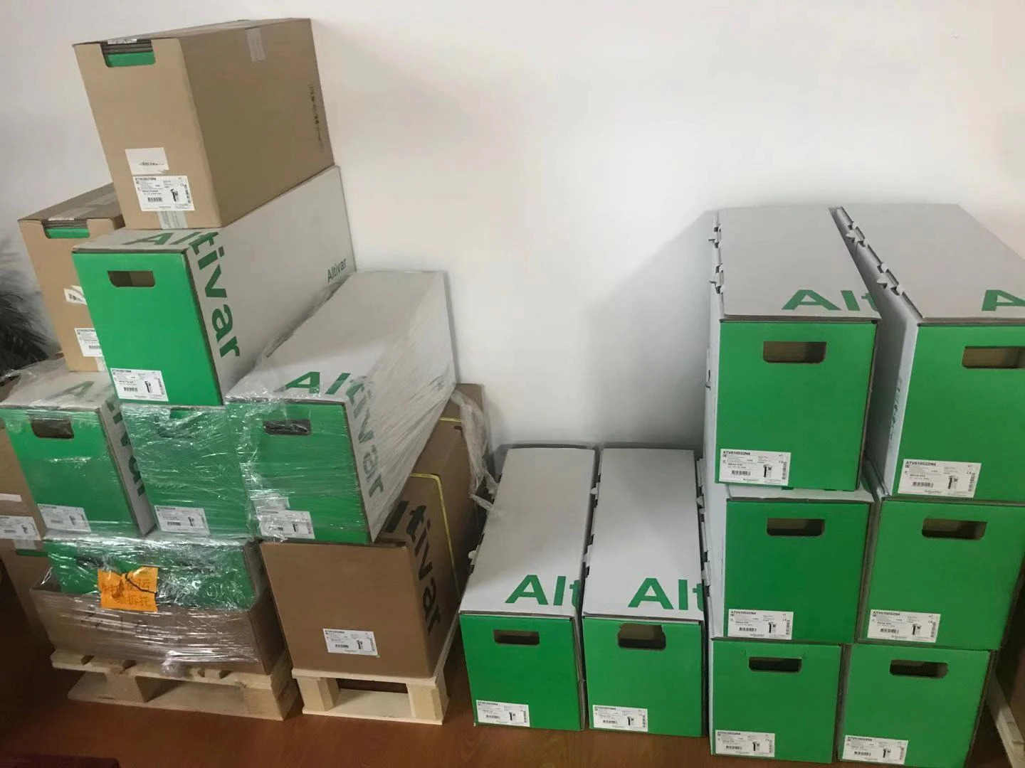 골드 TM241CE40R PLC 컨트롤러 모듈 오리지널 포장