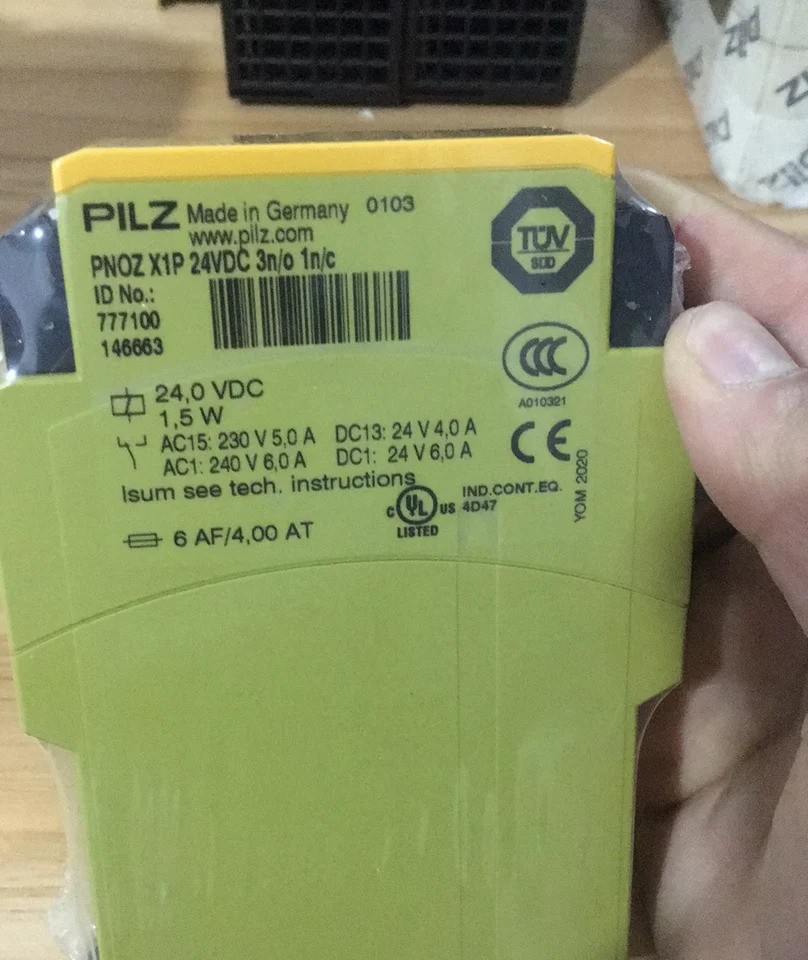 PILZ 안전 릴레이 PNOZ X1P 24VDC 3n/o 1n/c 오리지널 777100