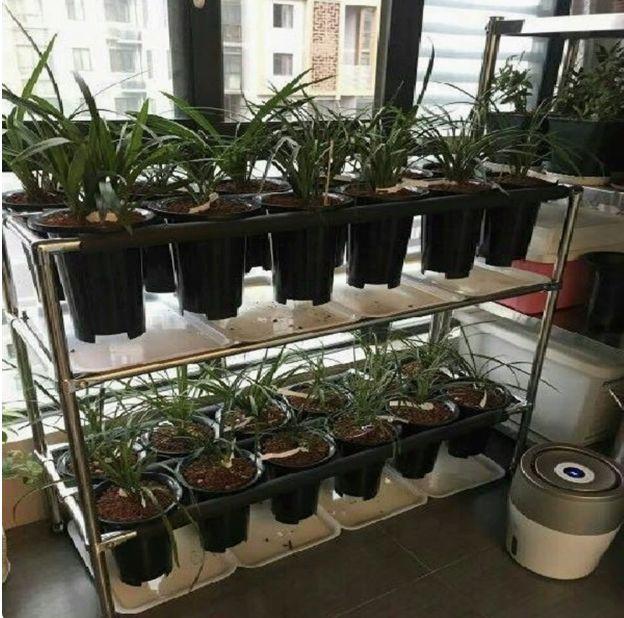 스테인레스 정리함 진열대 수납장 랙 선반 보관 거치대 무타공 벽걸이 난받침대 다층 - 상품 이미지
