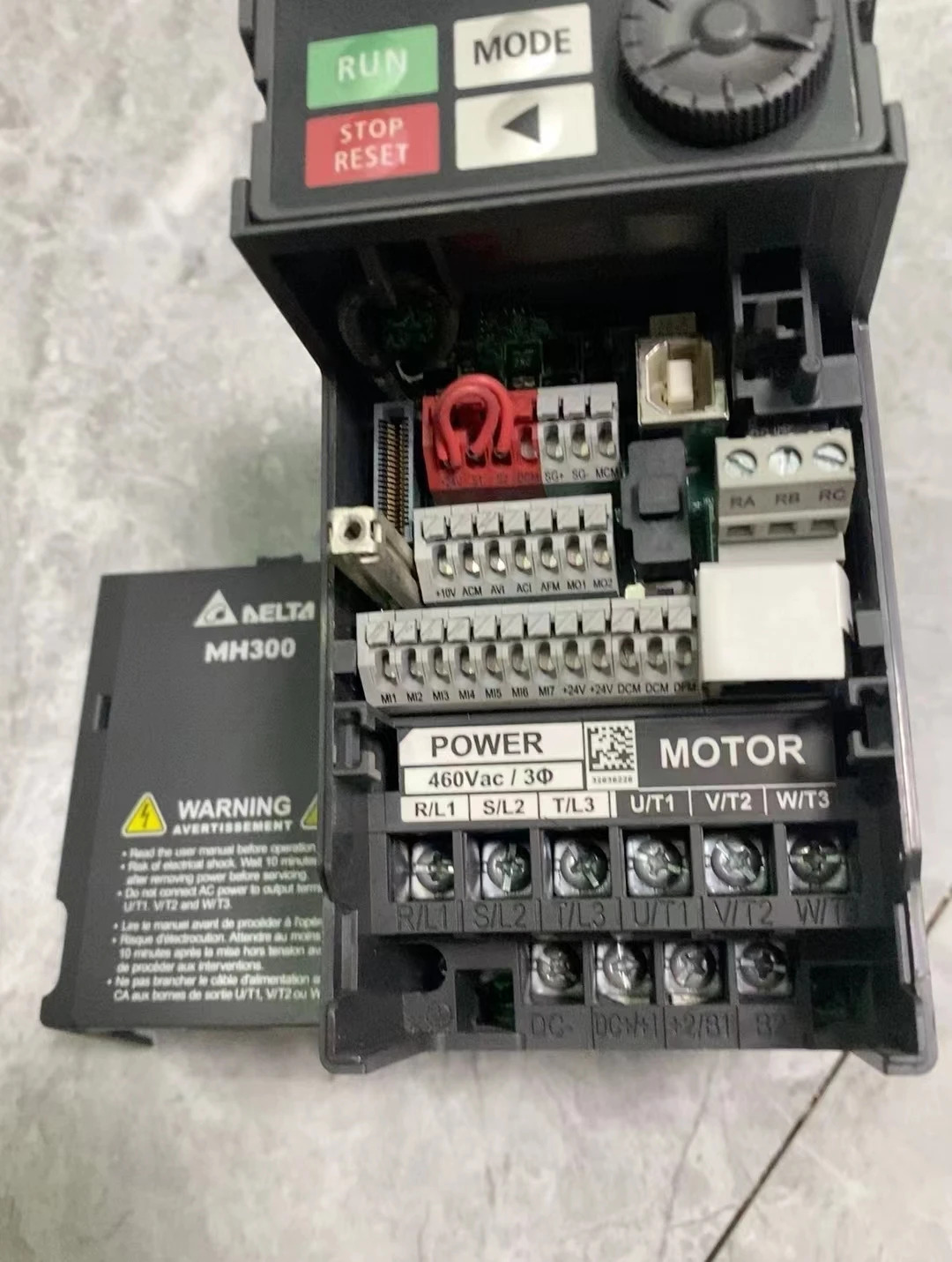 VFD4A2MH43ANSAA 리퍼 인버터 1.5kW 380V 기능 OK