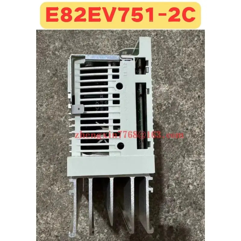 리퍼 주파수 변환기 E82EV751-2C 정상 기능 완료 E82EV751 2C