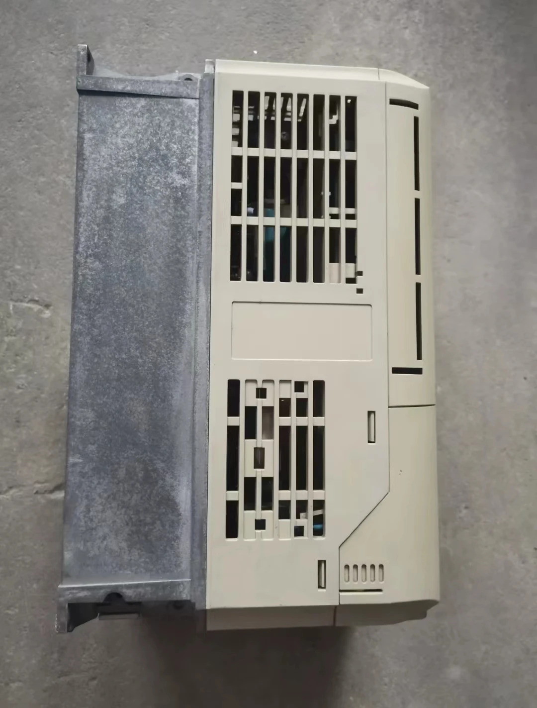 CIMR-F7B43P7 F7 시리즈 인버터 400V-3.7kW 기능 작동 OK 리퍼