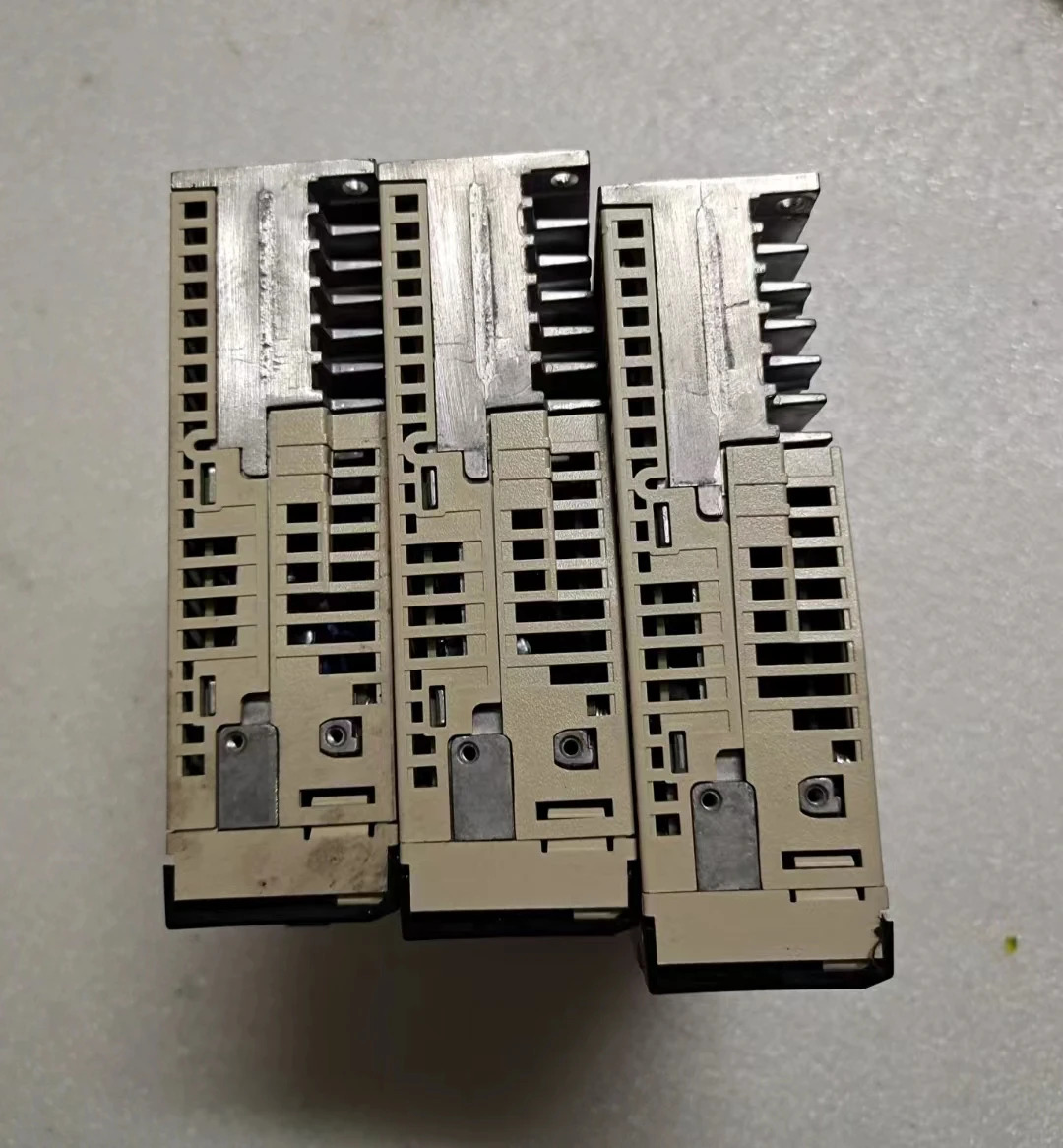 SGDV-1R6A11B 리퍼 서보 드라이브 200W 기능 OK