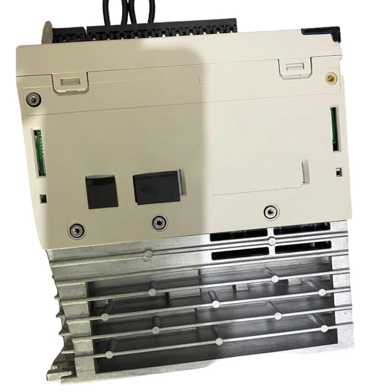 Yaskawa 서보 드라이브 신형 SGD7S-2R8AA0A 신속