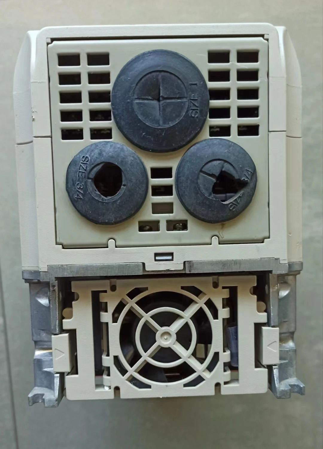 CIMR-G7B41P5 리퍼 G7 시리즈 인버터 400V 1.5kW 기능 OK