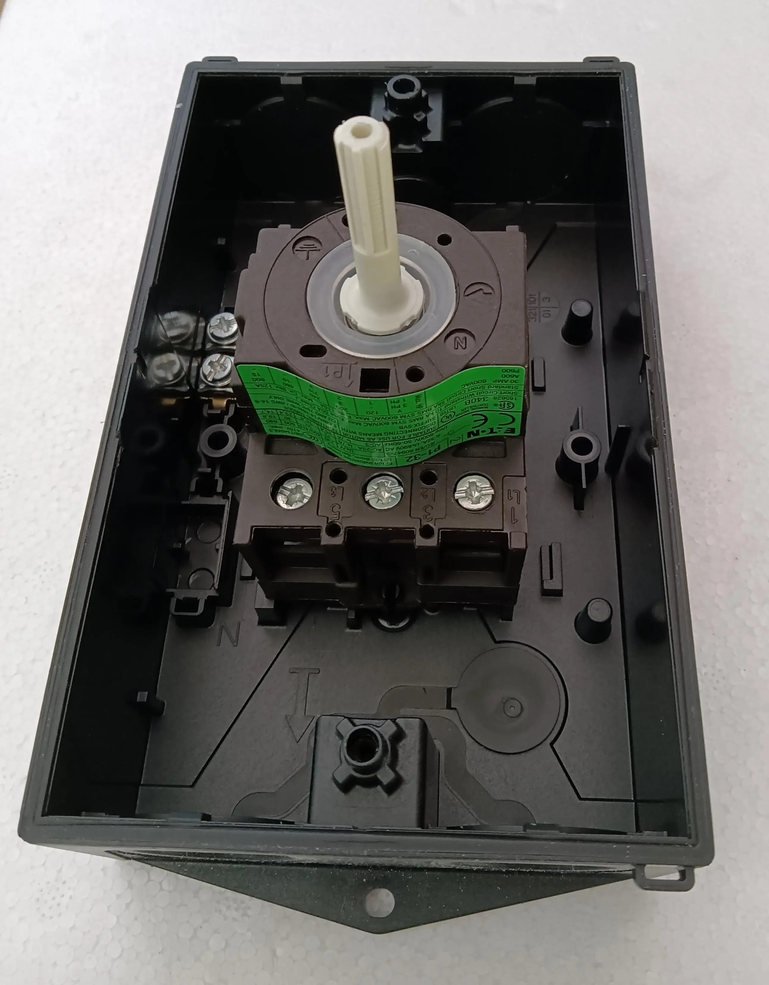 오리지널 Eaton 방수 상절연 절연 P1-32/I2/SVB P1-32/I2/SVB/N P1-32/I2/SVB/HI11 P1-32/I2/SVB/N/HI11