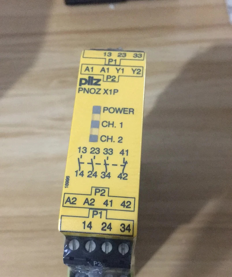 PILZ 안전 릴레이 PNOZ X1P 24VDC 3n/o 1n/c 오리지널 777100