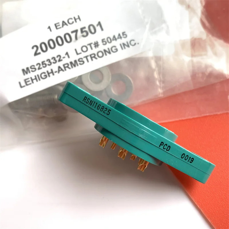 MS25332-1 에이펙스 커넥터 소켓 PCD 금도금 풋 시트 8 피트 RSN116825