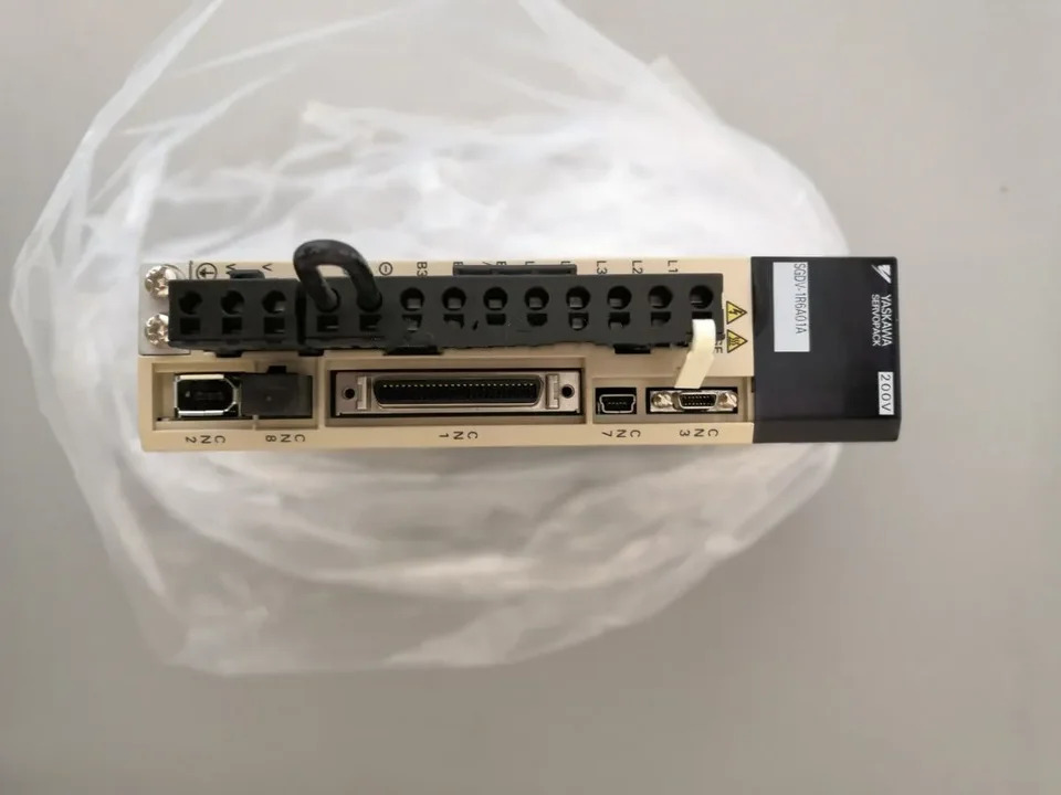 서보 드라이브 SGDV-1R6A01A 신