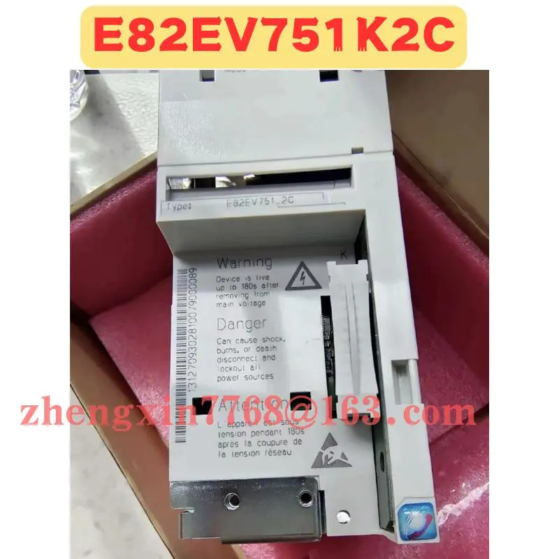 오리지널 E82EV751-2C 주파수 변환기 E82EV751K2C