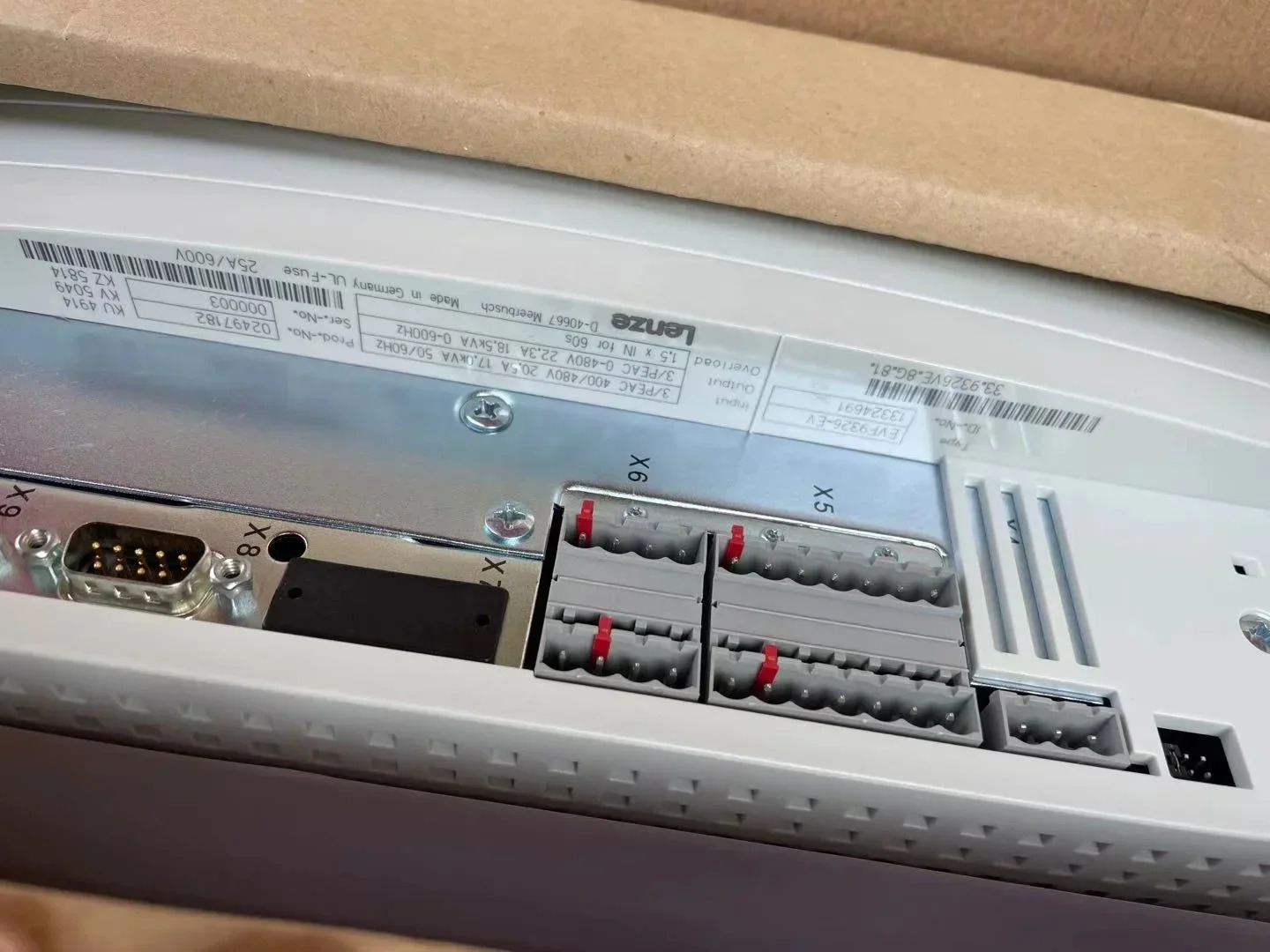 Lenze 9300 시리즈 서보 드라이브 EVF9326-EV