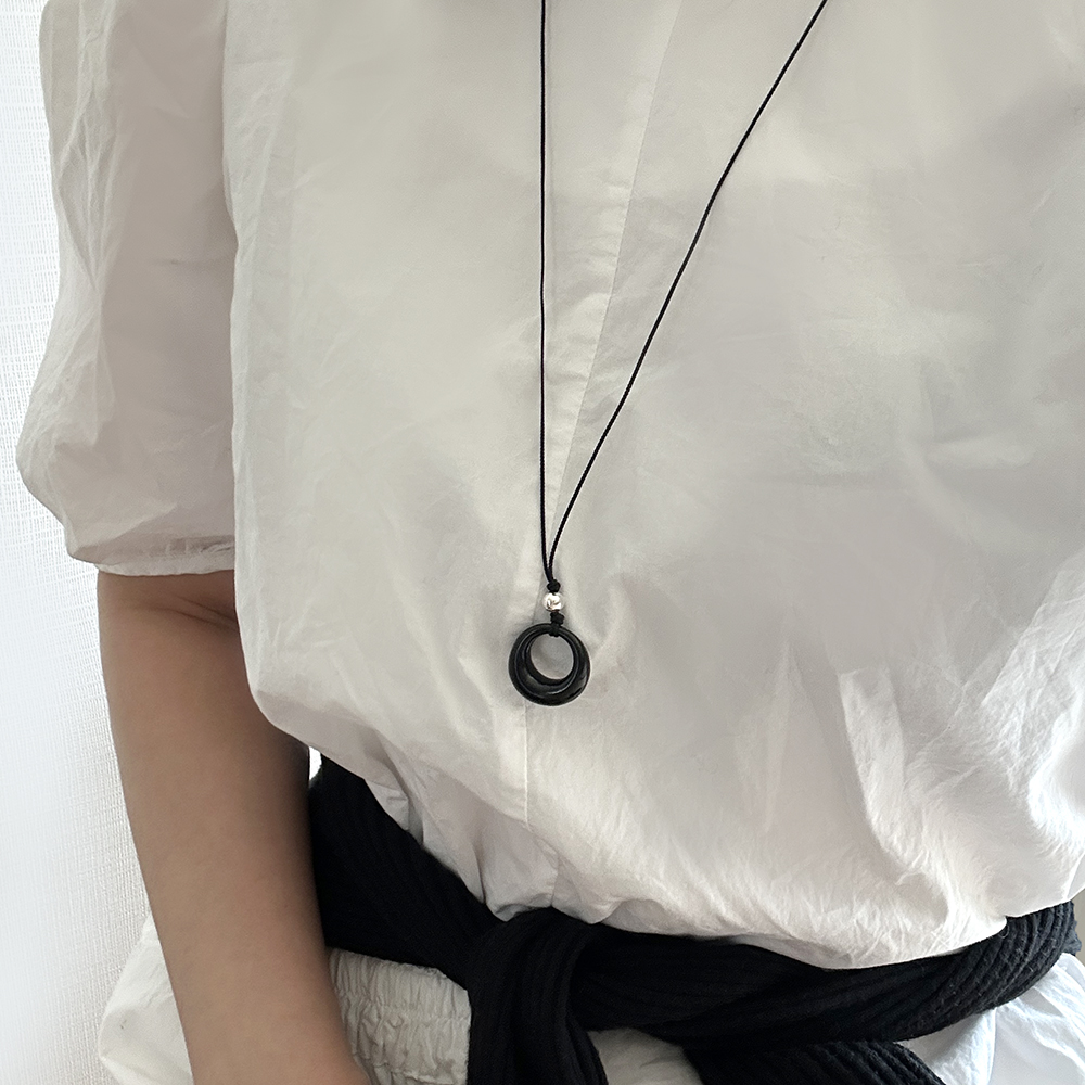 silver925 블랙 아크릴 포인트 은볼 80cm 롱 목걸이 길이조절 긴목걸이 - 상세 이미지 3