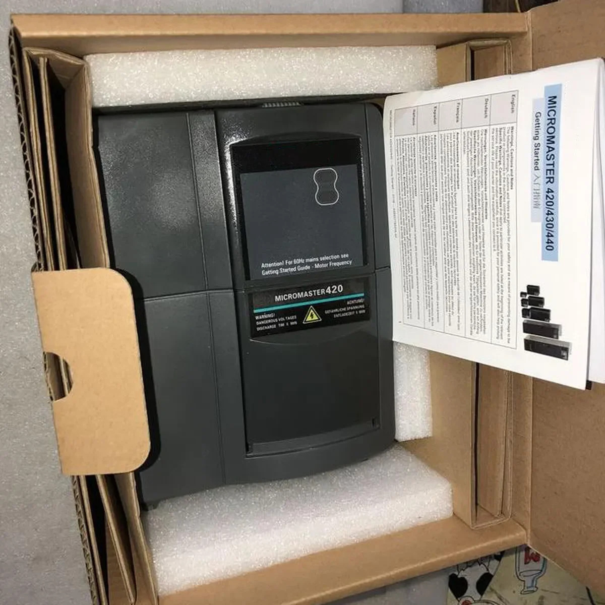 새 6SE6440-2UC21-1BA1 인버터 6SE6 440-2UC21-1BA1