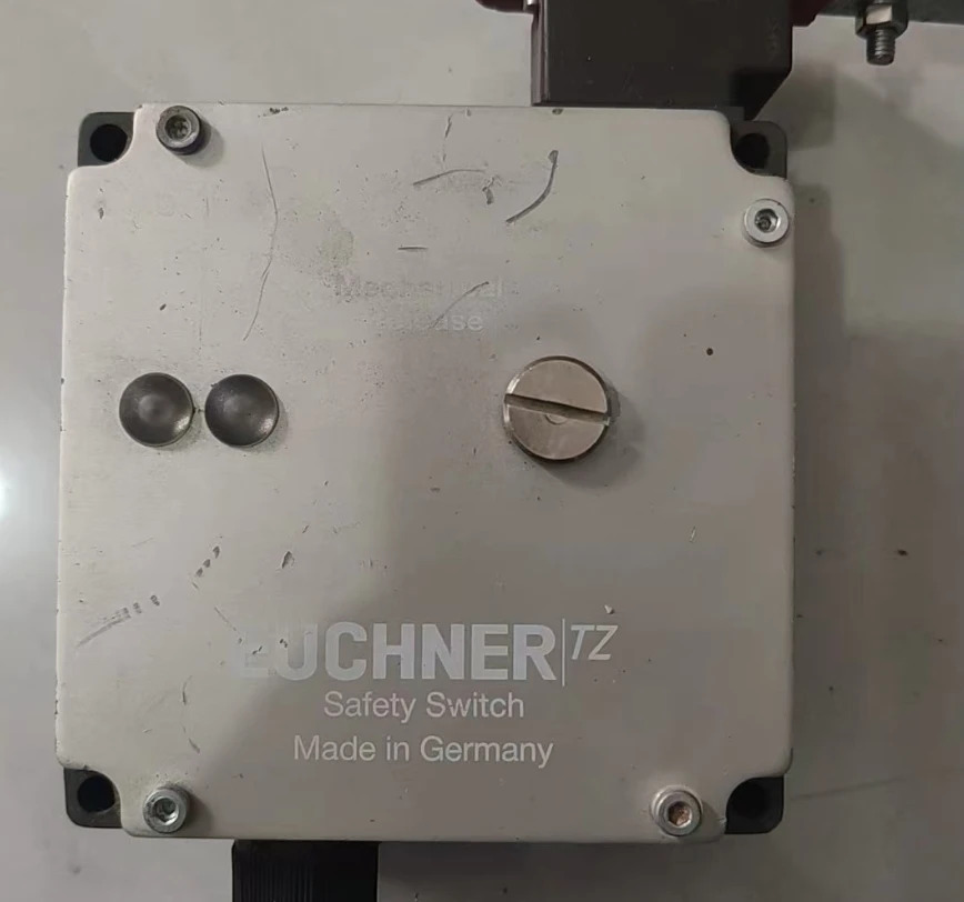 EUCHNER TZ1RE024M VAB 안전 스위치
