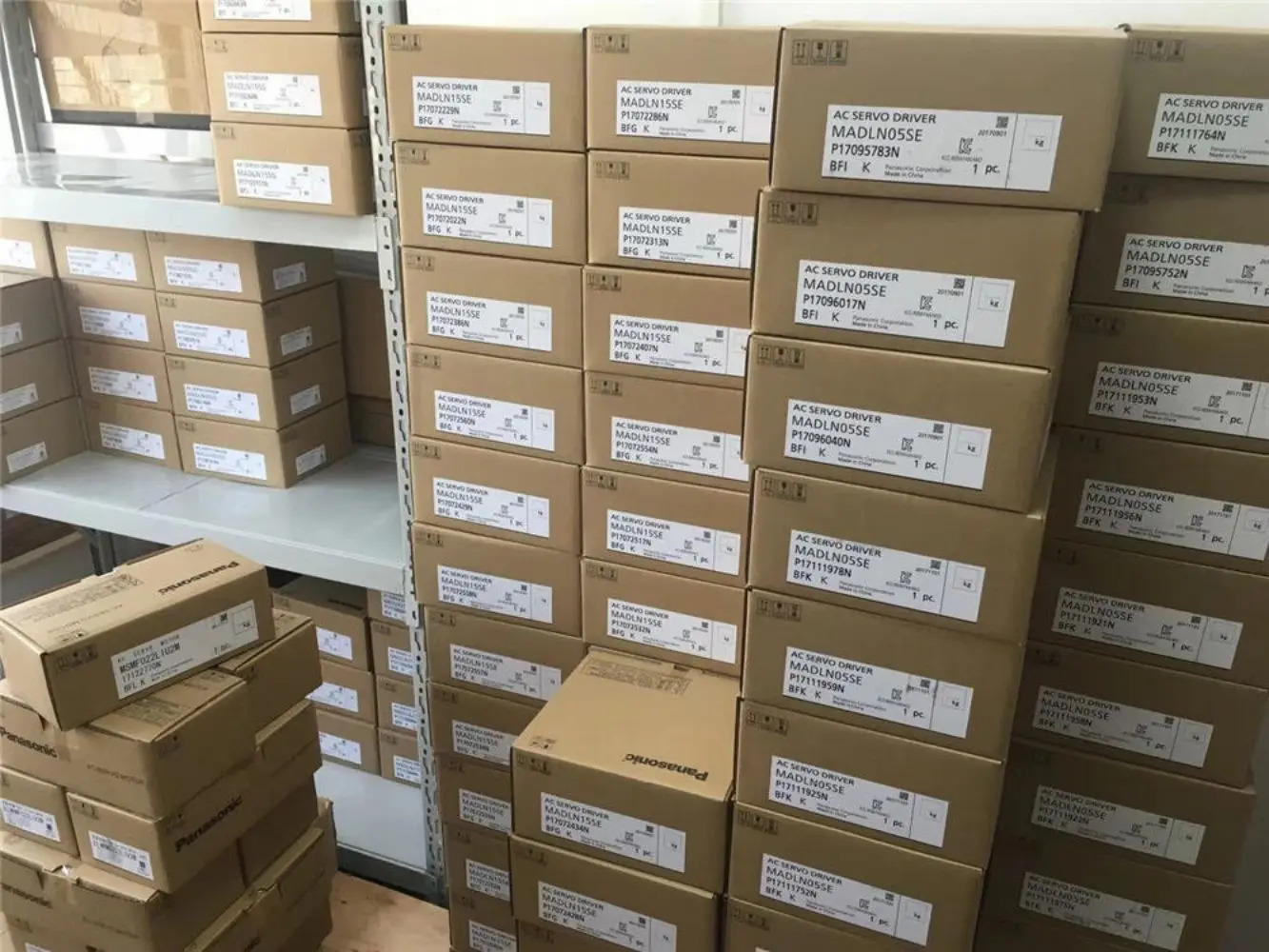 x 서보 드라이브 MR-J3-60A-RJ070 MR-J3-40A-RJ070 MR-J2S-20A-PQ108T021 내 신형