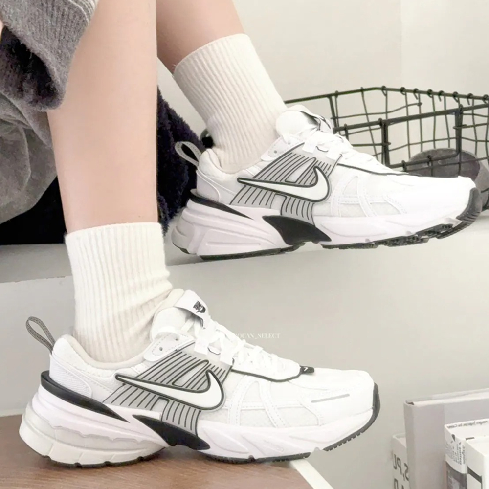나이키 V2K 런 V5 RNR 블랙 메탈릭 실버 서밋화이트 y2k - 상품 이미지