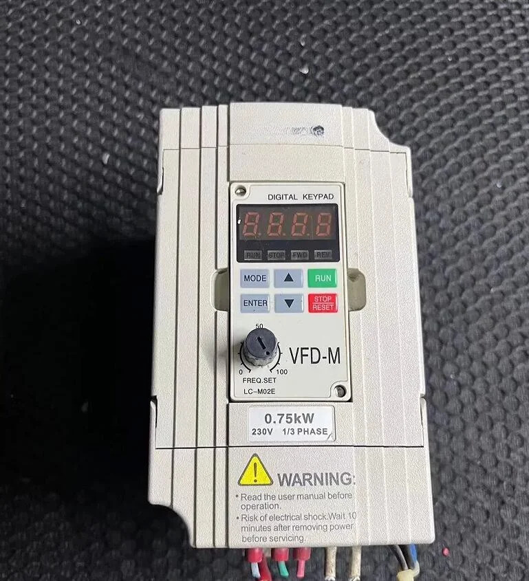 VFD007M21A 0.75kw 220v 3개월 으로 잘 작동함