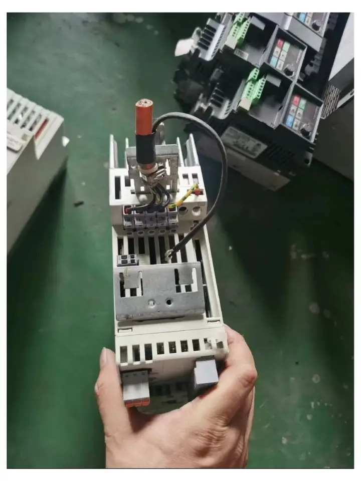 리퍼 E84SCE3714SX0 인버터 완료