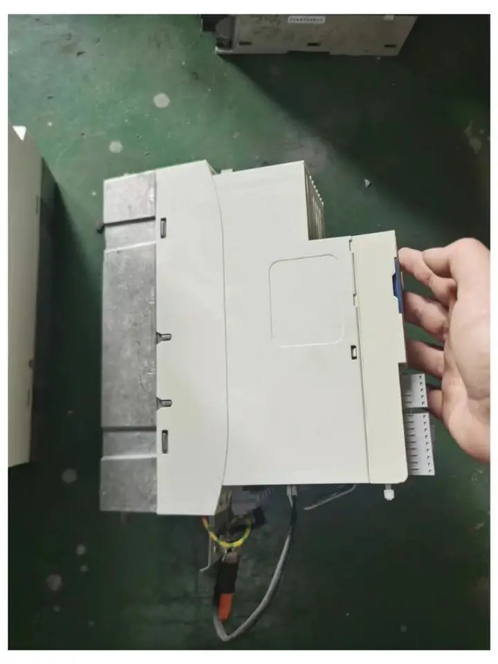 리퍼 E84SCE3714SX0 인버터 완료