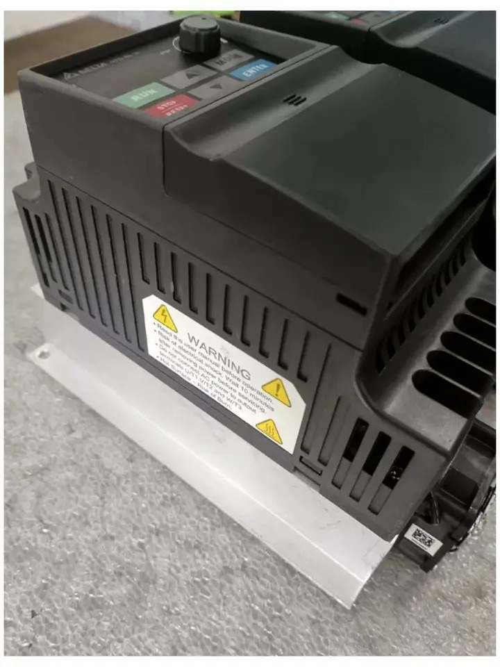 리퍼 VFD015EL43W 인버터 완료