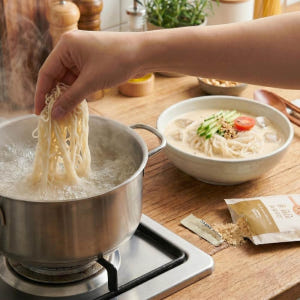 3단 고소함으로 더 진한 콩국수 6인분 (생면 6인분+콩가루 6봉) 맛있게 먹은 솔직 후기 - 상품 이미지 3