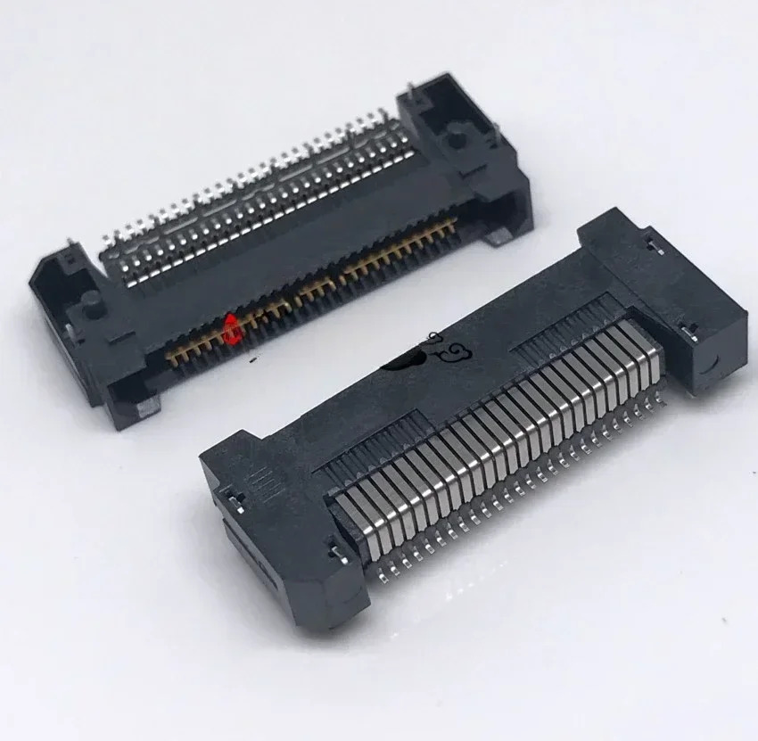 QRF8-026-01-L-RA-GP-K 직각 고속 소켓 스트립 커넥터
