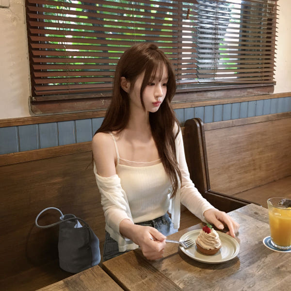 아뜨랑스 트렌드데이 셔링 캡나시 크롭 긴팔 가디건 세트 st3084