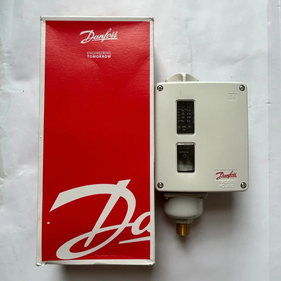 Dan foss PLC 릴레이 또는 스위치 모듈 017-521566 RT121 신
