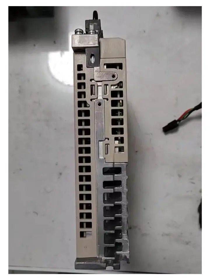 리퍼 SGD7S-2R8A10A002 서보 드라이버 완료