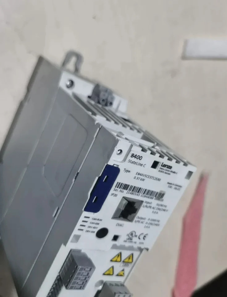 Lenze 8400 주파수 변환기 단상 SE E84SCE3712SX0 220V 0.37KW