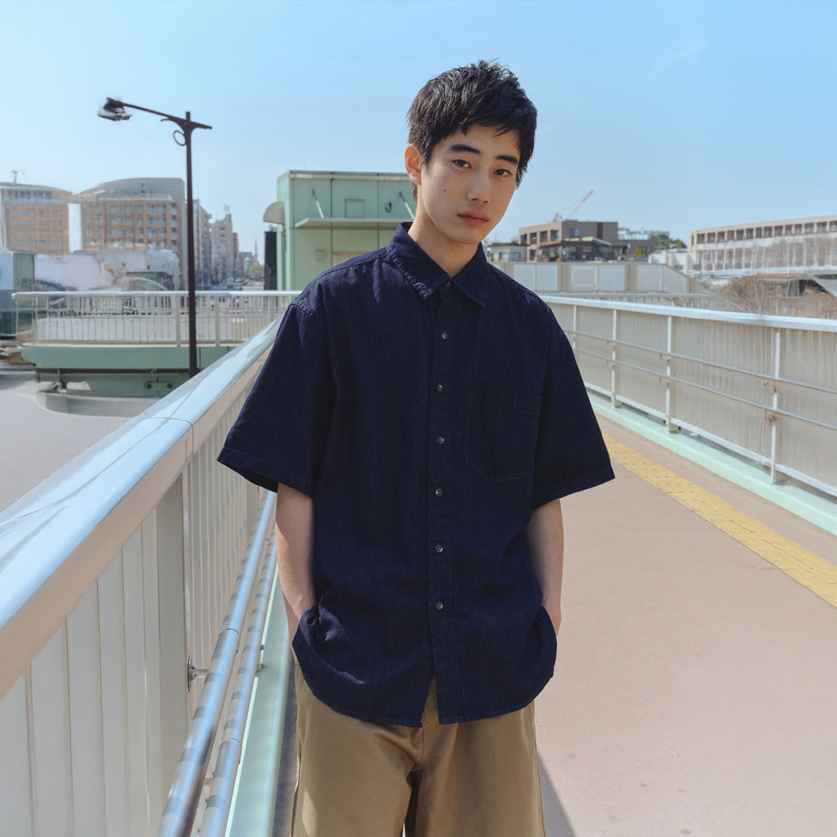 스파오 오버핏 반팔 데님 셔츠 SPYJG24C01 가격 비교 스파오 스토어 스파오 오버핏 반팔 데님 셔츠 SPYJG24C01