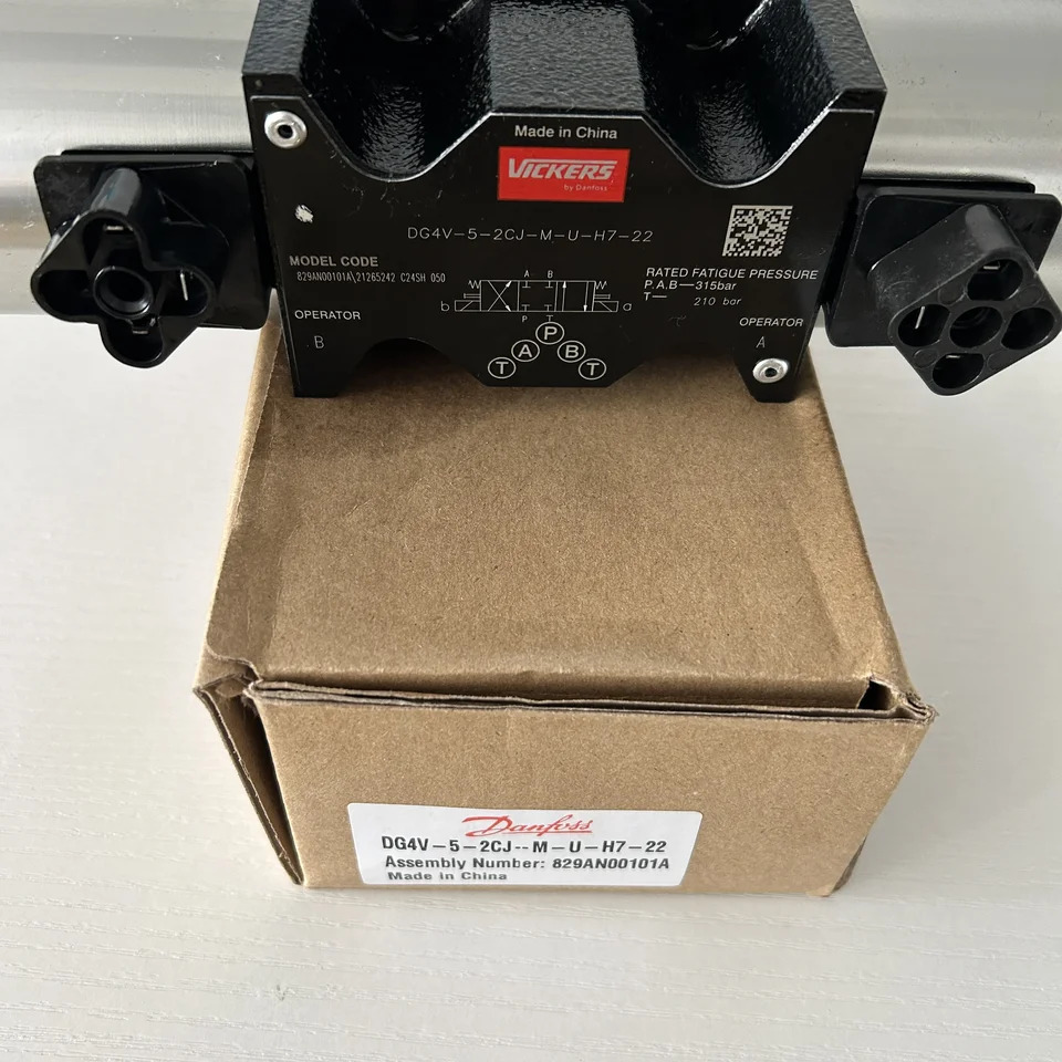 DG4V-5-2CJ-M-U-H7-22 전자기 반전 유압 밸브 DN10 직경 120L 유량 315BAR 압력