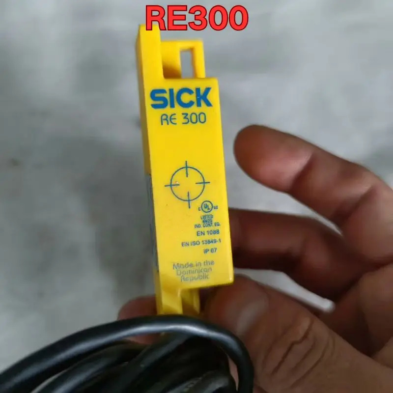 리퍼 SICK RE300-DA03P 센서 기능 정상