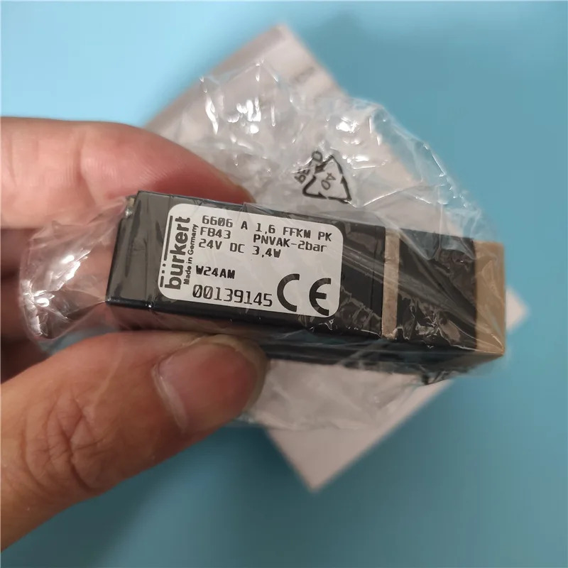 Burkert 2위치 3방향 6606 솔레노이드 밸브 표준 액체 황산 바디 내식성 00165844