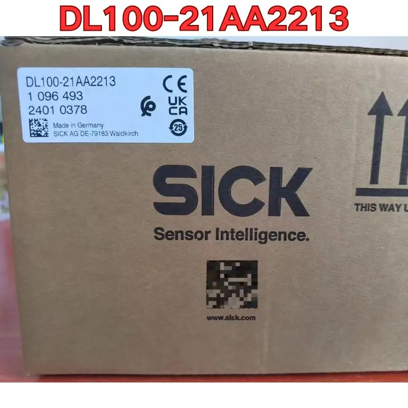 DL100-21AA2213 레이저 거리 측정기 센서