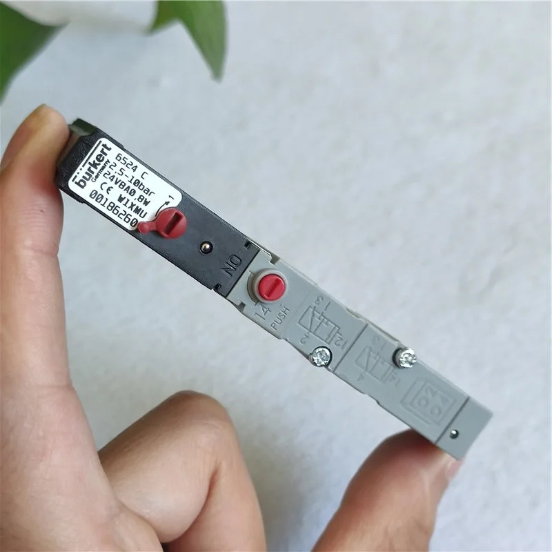 Burkert 솔레노이드 밸브 6524C 2.5-10 bar 공압 3방향 00184043 00186260